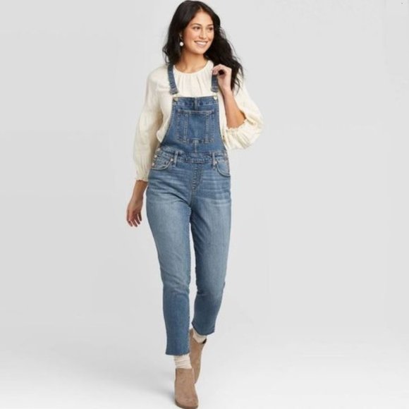Universal Thread Denim - Universal Thread High-Rise Raw Hem Taper Denim Cropped Overalls 10/30R